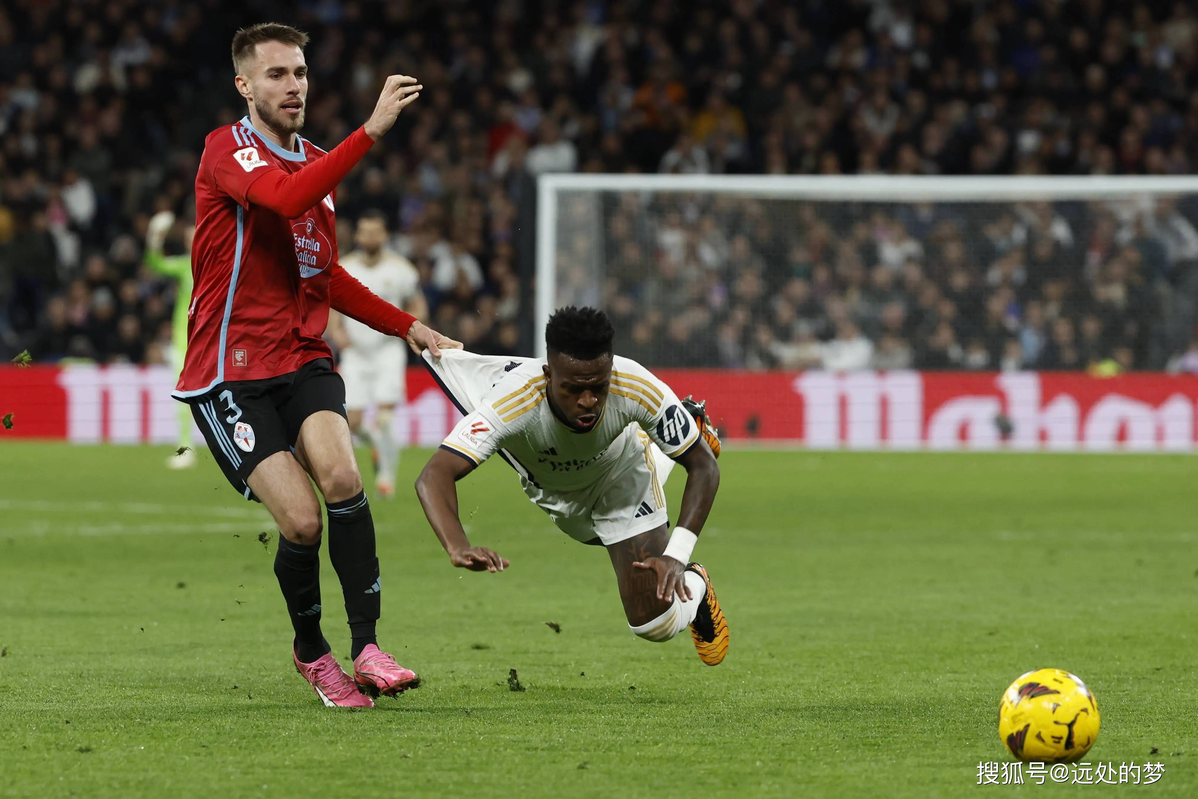 关于萨拉戈萨主场逼平奥萨苏纳，保级形势严峻的信息