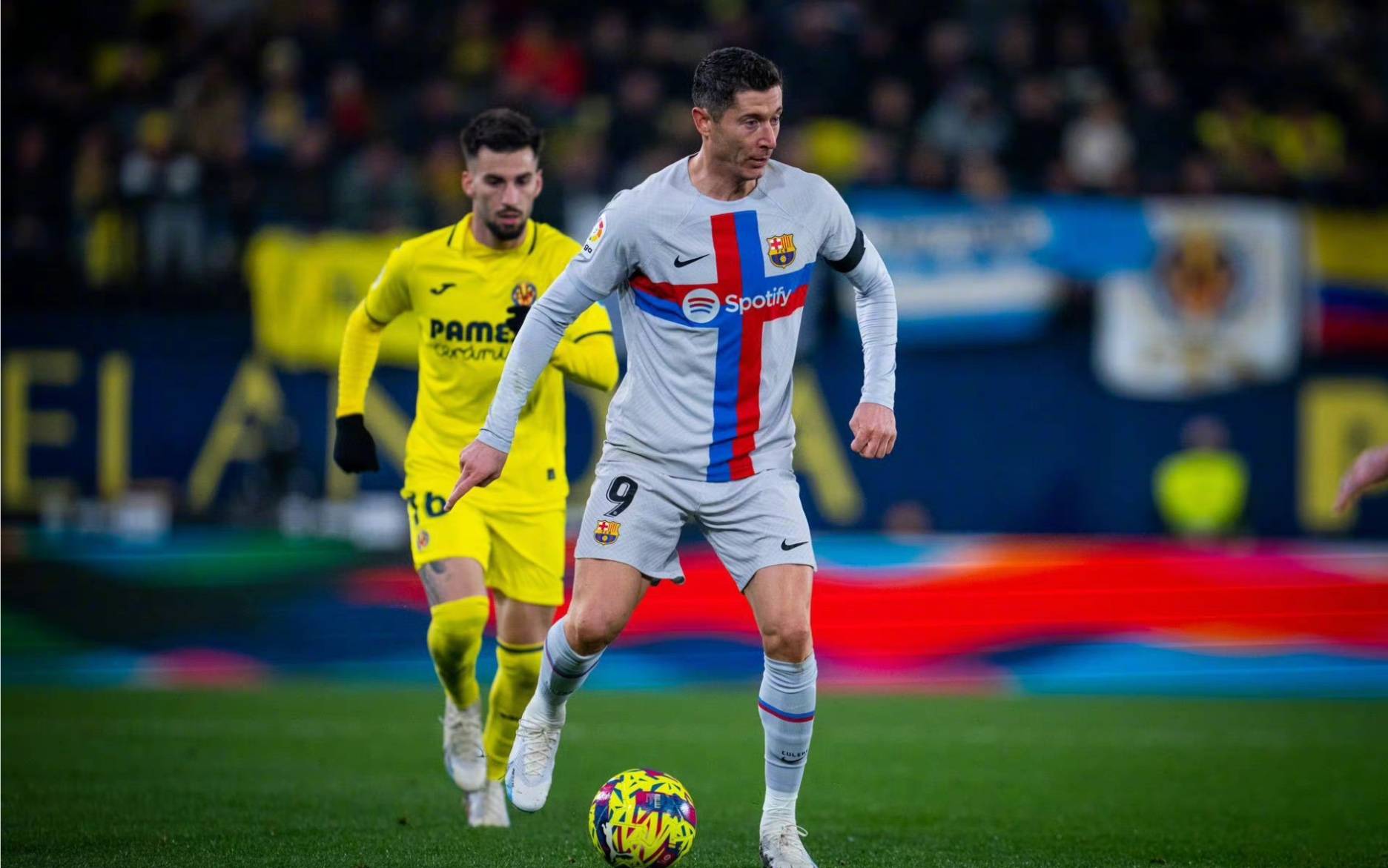 关于足球比赛的胜负难以预料，局势随时都有可能发生改变的信息