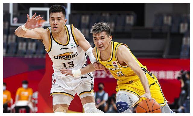 球队战术调整频繁，赛季风云变幻