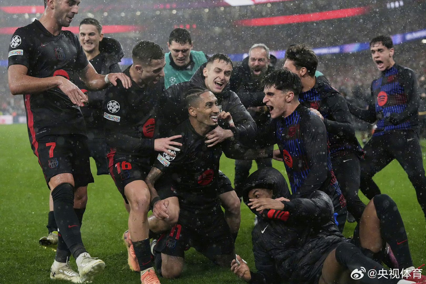 包含巴塞罗那遭遇不胜，球队状态低迷摆脱不易的词条