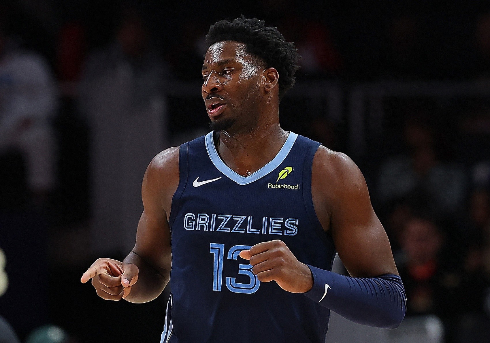 雷霆战胜对手,继续征战季后赛 雷霆战胜对手,继续征战季后赛