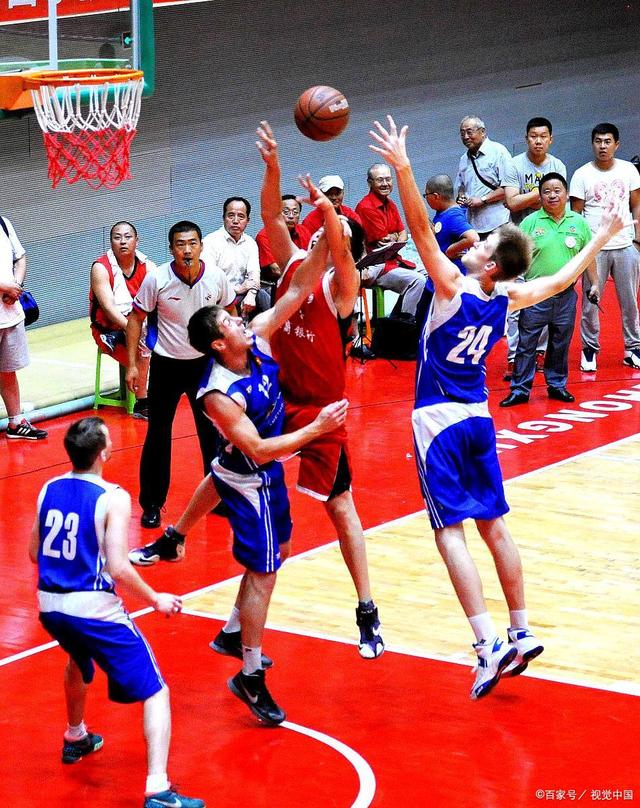 篮球明星们的精彩表现引爆球迷热情的简单介绍