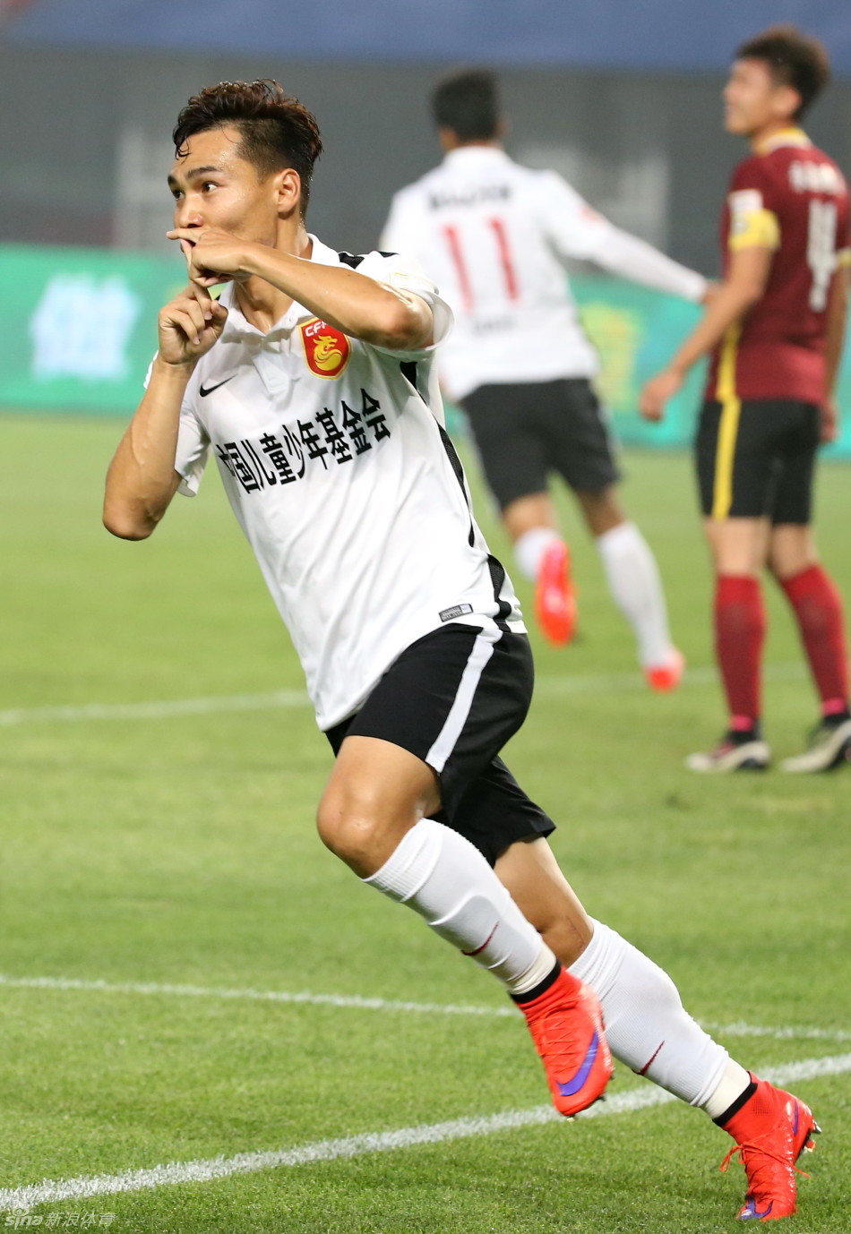 关于天津权健险胜辽宁宏运，力保前进气势的信息