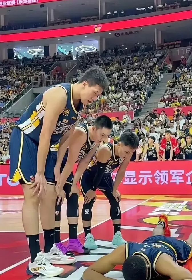 四川男篮人出征新赛季阵容确定