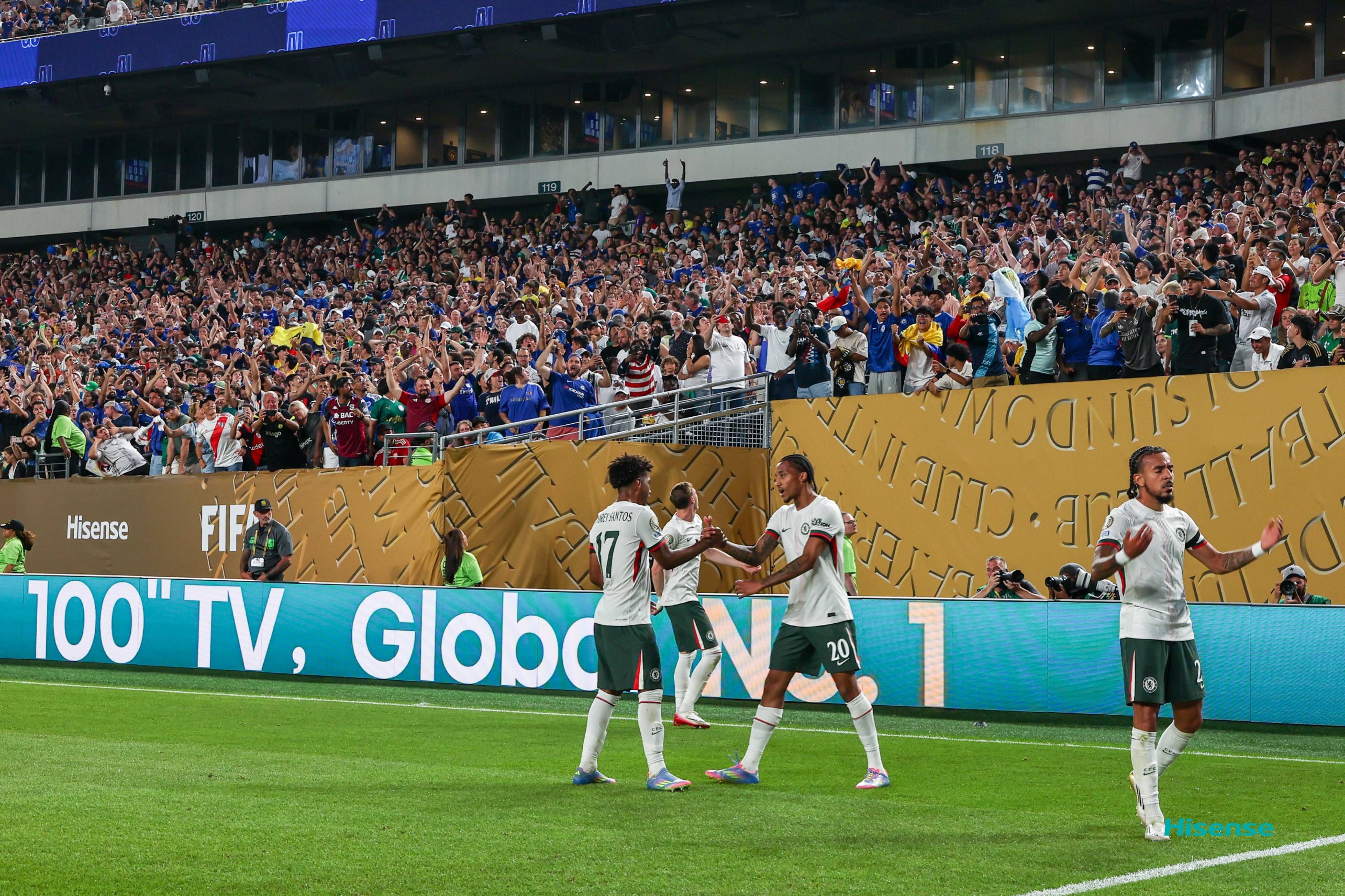 切尔西主场大胜强敌，保持领先