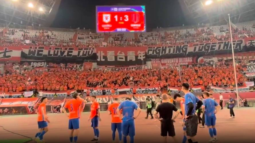 包含争夺联赛冠军之路，球队激情拼搏不止的词条