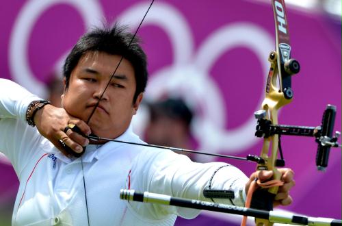 巴拉圭选手在射箭比赛中获得铜牌