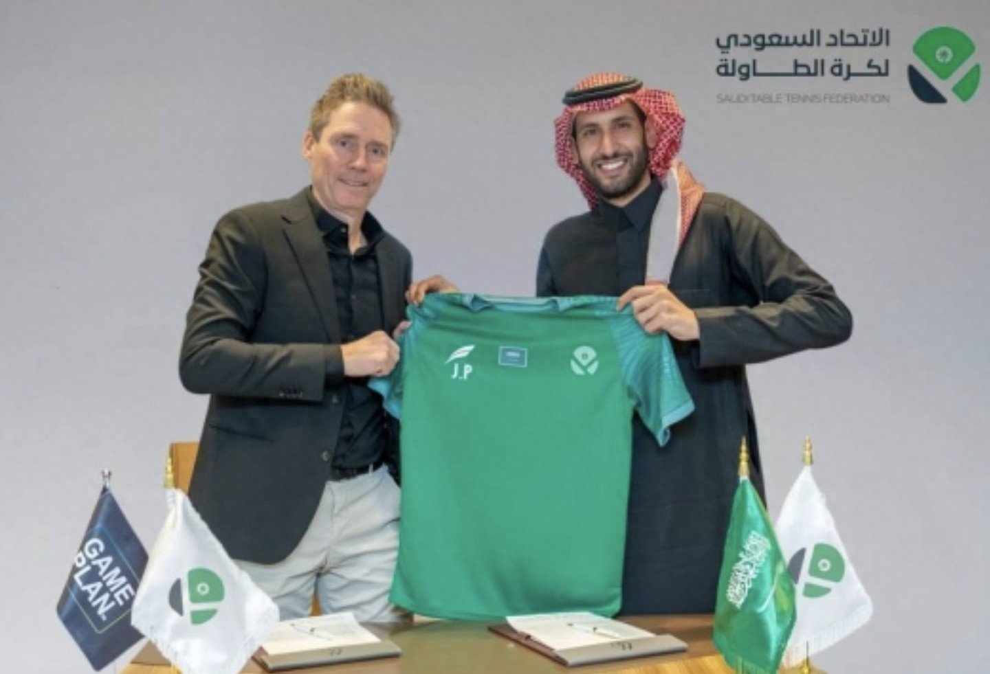 瑞典球队教练组宣布留任新闻的简单介绍