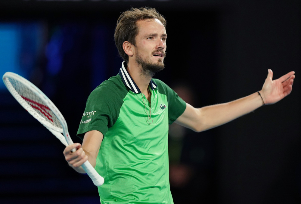 包含美国网球队完胜德国网球队，梅德韦杰夫打破历史纪录的词条