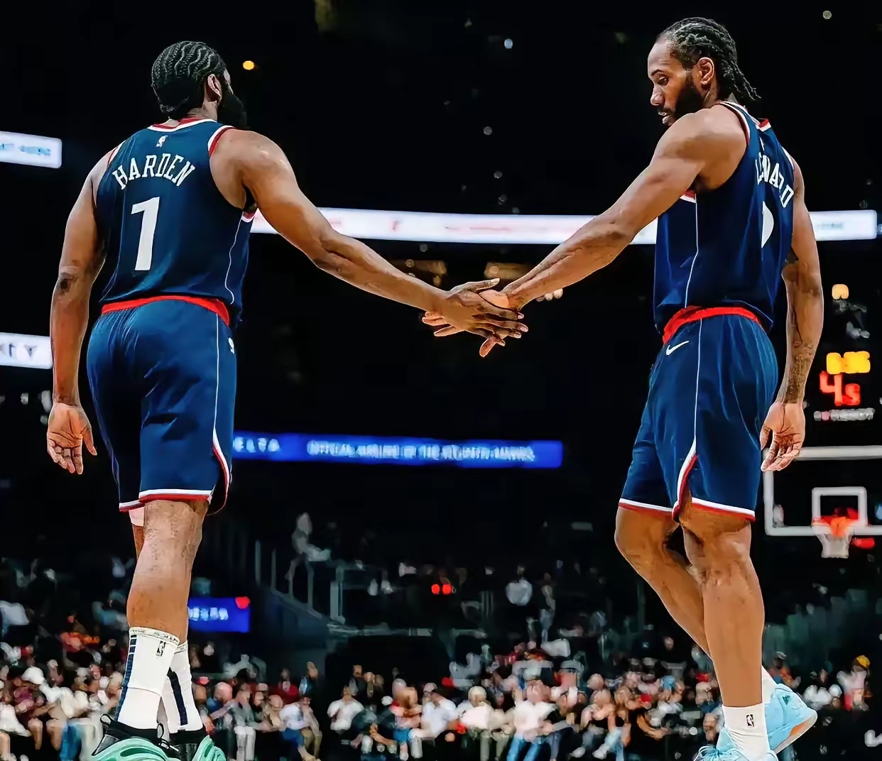 篮网险胜尼克斯，哈登暴扣