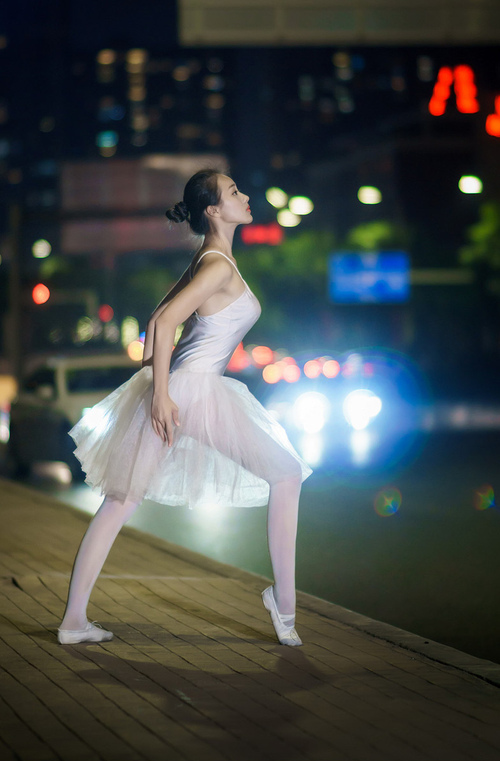 虚拟与绿茵,当贝林厄姆的星光映照洪都拉斯的速胜