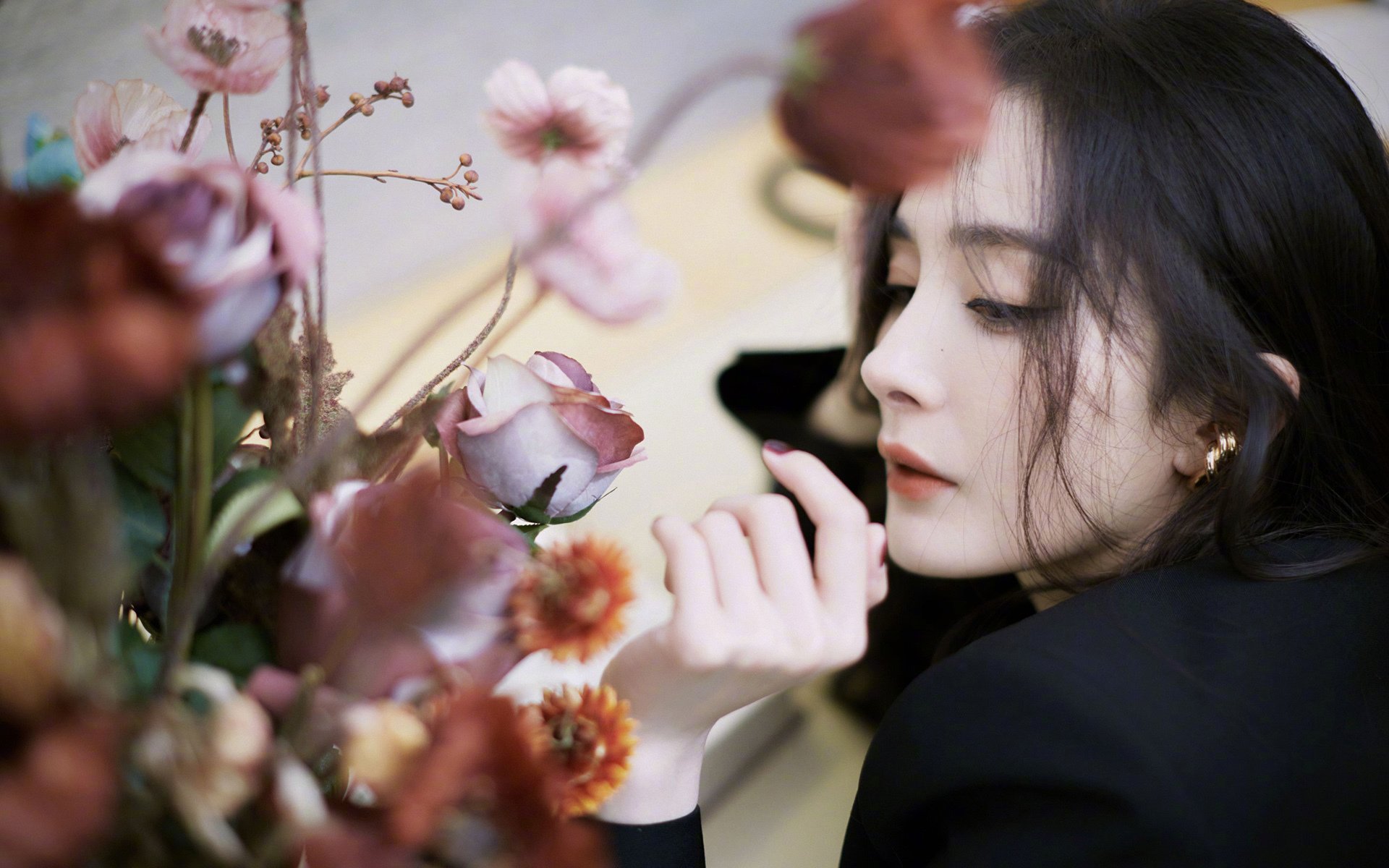 奥地利封锁巴黎战术奏效，莱万教科书表现引领胜利